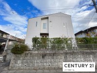 駐車3台可！土地87.85坪！両面道路につき、日当・通風良好！
リビングに床暖房！整った街並みと緑豊かな住環境
