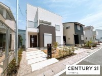 駐車2台！オール電化住宅！太陽光発電5.25KW搭載！耐震等級3取得！
パントリー付きのキッチンでまとめ買いがしやすい



