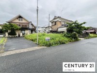建築条件無！自由なプランで理想の住まいを実現できます！
南西向きの接道で日当たり良好！建築計画が立てやすいですね
