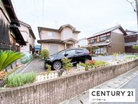 駐車4台以上可！オール電化住宅！メータモジュール！全居室6帖以上！5ＬＤＫ！
離れ付住宅につき、収納や趣味・仕事部屋としてもお使いいただけます