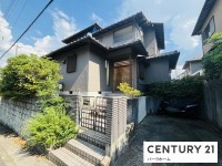 2014年　外壁塗装！南側に広々したお庭スペース！土地55.38坪！全居室6帖以上と収納付き！閑静な住宅地！玄関上部に吹抜け！