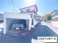インナーガレージ付！角地！土地49.92坪！
3方向から光を取り込める快適な住環境！
