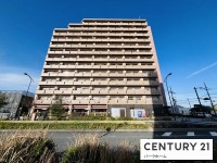 JR栗東徒歩7分！びわ湖花火大会鑑賞可！天然木リノベーション！
家具・照明器具付で販売！身近な商業施設も充実しているので、生活に便利な環境です