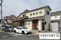 JR草津駅徒歩20分！リビング広々20帖！納戸や土間収納があり、お部屋がスッキリ片付きます！教育施設、コンビニ徒歩圏内です！