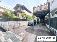 駐車2台可！全居室6帖以上のゆったりとした4LDK！前面道路幅員6ｍ！
スーパー、コンビニ徒歩圏内！