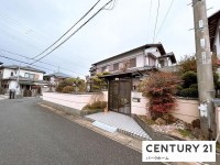 駐車2台可！京阪石山寺駅歩17分！全部屋が南西向きにつき、日当たり良好！
４SLLDDKKの間取りで二世帯住宅としても◎南西側の広縁から眺める風情あふれる広い純和風庭園