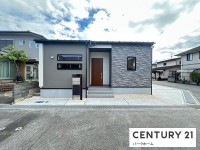 人気の平屋建て！並列駐車3台可！NURO光・制震ダンパー搭載物件！
安心して生活できる仕様が魅力です！快適な生活に必要な要素が揃った物件です。


