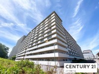 JR草津駅歩4分！南東向きで採光・通風良好！各部屋にクローゼット完備、パントリーも設置！
身近な商業施設も充実しているので、生活に便利な環境です



