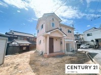 駐車2台可！敷地広々約90坪！スキップフロアのある５LDK！明るく開放感のあるリビング吹抜！全居室6帖以上のゆったりとした間取りです！