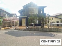 駐車3台可！南庭・家事動線良好！フルリノベーション後の引渡！
買物施設が徒歩圏の閑静住宅地。