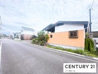 広い庭と駐車3台可が魅力！四季を楽しむ庭と縁側。茶室・蔵付き！
土地約100坪のゆとり敷地