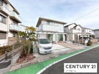長期優良住宅！駐車3台可！パナホーム施工の軽量鉄骨造！開放的なリビング上部吹抜！2018年10月築の築浅物件です！

