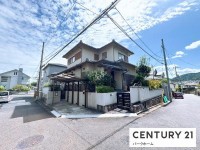 住友林業施工の家！土地65.85坪！角地！ＤＫ・1階和室6帖に床暖房！
浴室乾燥機！平坦な地形であり、前道も6ｍ以上の幅があります
