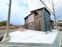 駐車3台可！耐震等級3取得！制震ダンパー採用！長期優良住宅！
子育てグリーン住宅支援事業！制震構造や前道6ｍ以上！三方角地










