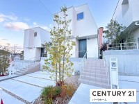 新規大型分譲地内！関電SOSホームセキュリティ！オール電化住宅！
二つのウッドデッキが暮らしに多様性をもたらします
