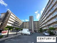 滋賀県草津市を中心とした不動産売買のセンチュリー21 パークホーム｜スタッフのオススメ物件や、オープンハウス・現地説明会など最新情報をお届け 京阪「香里園」駅徒歩10分！南向きバルコニー！R7.11月一部改装・ハウスクリーニング済！ペット飼育可（規約有）！空室につきお気軽にご内覧下さい！