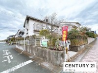建築条件無！土地53.41坪！三方角地につき、日当たり良好！
大通りに面す！お好きなハウスメーカー・工務店で建築できます

