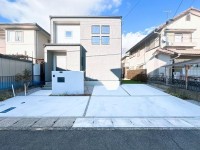 滋賀県草津市を中心とした不動産売買のセンチュリー21 パークホーム｜スタッフのオススメ物件や、オープンハウス・現地説明会など最新情報をお届け 耐震等級3取得！制震ダンパー付！太陽光発電！上部吹抜で開放感のあるＬＤＫ！
周辺には生活に便利な施設が充実しており、快適な生活を送ることができます。


