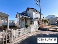 建築条件付！南西向き！隣地公園通路駐車場につき日当たり良好！
買い物施設徒歩5分圏内！更地渡し