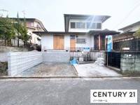 滋賀県草津市を中心とした不動産売買のセンチュリー21 パークホーム｜スタッフのオススメ物件や、オープンハウス・現地説明会など最新情報をお届け 並列駐車2台可！土地70.47坪！全居室収納付の4ＳＬＤＫ！
水回り設備全交換！広々ＬＤＫ約20帖