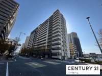 滋賀県草津市を中心とした不動産売買のセンチュリー21 パークホーム｜スタッフのオススメ物件や、オープンハウス・現地説明会など最新情報をお届け JR南草津駅歩3分！ペット飼育可！南西向きバルコニー！2026年01月リフォーム済！
リビングに床暖房！浴室乾燥機！ファミリークローク付　




