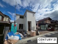 5分野7項目における最高等級を取得！対面式キッチン！設備、収納充実！人感センサー付き玄関ドアや防犯カメラ付きで安心です◎



