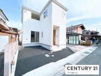 5分野7項目における最高等級を取得！対面式キッチン！設備、収納充実！人感センサー付き玄関ドアや防犯カメラ付きで安心です◎



