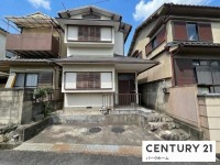 滋賀県草津市を中心とした不動産売買のセンチュリー21 パークホーム｜スタッフのオススメ物件や、オープンハウス・現地説明会など最新情報をお届け 建築条件無し！京阪唐橋前駅徒歩21分！2沿線利用可！土地22.43坪！古家付き！
駐車スペース1台！周辺スーパーやコンビニ、高速道路インターがあり充実！