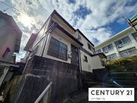 滋賀県草津市を中心とした不動産売買のセンチュリー21 パークホーム｜スタッフのオススメ物件や、オープンハウス・現地説明会など最新情報をお届け JR膳所駅歩13分!琵琶湖眺望！ナショナル住宅の軽量鉄骨！
現地は高台につき、眺望良好！近くにはスーパーもあり、日常のお買い物も便利です。

