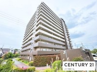 滋賀県草津市を中心とした不動産売買のセンチュリー21 パークホーム｜スタッフのオススメ物件や、オープンハウス・現地説明会など最新情報をお届け 13階建ての10階部分！南東向き！眺望良好！カウンターキッチン！即入居可！