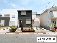 滋賀県草津市を中心とした不動産売買のセンチュリー21 パークホーム｜スタッフのオススメ物件や、オープンハウス・現地説明会など最新情報をお届け 駐車2台！オール電化住宅！太陽光発電6.3KW搭載！耐震等級3取得！
ＺＥＨ水準省エネ住宅！パントリー付きのキッチンでまとめ買いがしやすい




