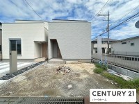 並列駐車2台可！JR守山駅徒歩19分！南西向き！3LDK！太陽光7.76kw！