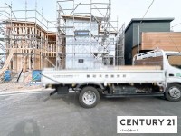 滋賀県草津市を中心とした不動産売買のセンチュリー21 パークホーム｜スタッフのオススメ物件や、オープンハウス・現地説明会など最新情報をお届け 駐車2台可！新規分譲地内！設備・収納充実！関電SOSホームセキュリティ！
