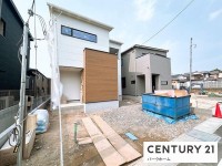 滋賀県草津市を中心とした不動産売買のセンチュリー21 パークホーム｜スタッフのオススメ物件や、オープンハウス・現地説明会など最新情報をお届け 駐車2台可！オール電化！最寄バス停まで徒歩9分！徒歩圏内にお買い物施設多数！