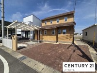 滋賀県草津市を中心とした不動産売買のセンチュリー21 パークホーム｜スタッフのオススメ物件や、オープンハウス・現地説明会など最新情報をお届け 駐車3台可！JR守山駅徒歩24分！土地50.13坪！LDKにタタミコーナー有！
築7年のアンティークハウス！収納、設備充実！