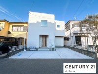 滋賀県草津市を中心とした不動産売買のセンチュリー21 パークホーム｜スタッフのオススメ物件や、オープンハウス・現地説明会など最新情報をお届け 駐車2台可！オール電化！リビングから続くウッドデッキ！2階居室6帖以上！閑静な住宅街！