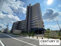 滋賀県草津市を中心とした不動産売買のセンチュリー21 パークホーム｜スタッフのオススメ物件や、オープンハウス・現地説明会など最新情報をお届け ペット飼育可！南向きバルコニー！日当たり良好！
立地・築年数・設備すべてにおいて高い水準を誇る優良物件です
