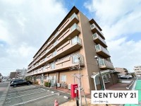 滋賀県草津市を中心とした不動産売買のセンチュリー21 パークホーム｜スタッフのオススメ物件や、オープンハウス・現地説明会など最新情報をお届け 最上階！角部屋の間取り4ＬＤＫ！南西向き・3面採光！全居室バルコニーに面す