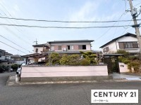 滋賀県草津市を中心とした不動産売買のセンチュリー21 パークホーム｜スタッフのオススメ物件や、オープンハウス・現地説明会など最新情報をお届け 駐車2台可！全部屋が南西向きにつき、日当たり良好！
5SLLDDKKの間取りで二世帯住宅としても◎南西側の広縁から眺める風情あふれる広い純和風庭園