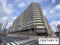 滋賀県草津市を中心とした不動産売買のセンチュリー21 パークホーム｜スタッフのオススメ物件や、オープンハウス・現地説明会など最新情報をお届け JR南草津駅歩2分！13階部分！南西向き！LD床暖房！1.8帖の納戸有！