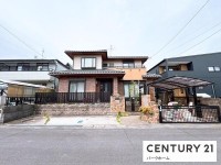 滋賀県草津市を中心とした不動産売買のセンチュリー21 パークホーム｜スタッフのオススメ物件や、オープンハウス・現地説明会など最新情報をお届け 駐車2台可！掘りごたつのある5ＳＬＤＫ！玄関吹抜で開放感有！
2階ミニキッチン付！土地59.35坪