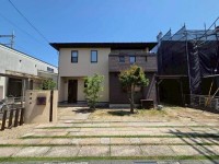 滋賀県草津市を中心とした不動産売買のセンチュリー21 パークホーム｜スタッフのオススメ物件や、オープンハウス・現地説明会など最新情報をお届け 駐車3台可！JR守山駅徒歩19分！日当たり、通風良好！3SLDK！
買物至便！温熱環境良好！