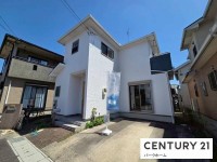 滋賀県草津市を中心とした不動産売買のセンチュリー21 パークホーム｜スタッフのオススメ物件や、オープンハウス・現地説明会など最新情報をお届け 駐車2台可！全居室6帖以上＆2面採光！4LDK！リビング続きの和室！
2026年2月クロス貼替・ガスコンロ交換などのリフォーム済