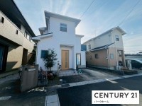 滋賀県草津市を中心とした不動産売買のセンチュリー21 パークホーム｜スタッフのオススメ物件や、オープンハウス・現地説明会など最新情報をお届け 駐車2台可！全居室6帖以上＆2面採光！4LDK！リビング続きの和室！
2026年2月クロス貼替・ガスコンロ交換などのリフォーム済