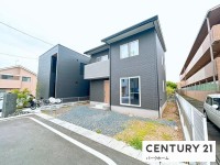滋賀県草津市を中心とした不動産売買のセンチュリー21 パークホーム｜スタッフのオススメ物件や、オープンハウス・現地説明会など最新情報をお届け 一条工務店の施工の築後未入居のお家！JR瀬田駅徒歩26分！駐車2台可！2026年4月建築！
オール電化！全館床暖房！太陽光13.475kw搭載！新規分譲地内！