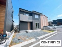 滋賀県草津市を中心とした不動産売買のセンチュリー21 パークホーム｜スタッフのオススメ物件や、オープンハウス・現地説明会など最新情報をお届け 一条工務店の施工の築後未入居のお家！JR瀬田駅徒歩26分！駐車2台可！2026年4月建築！
オール電化！全館床暖房！太陽光13.475kw搭載！新規分譲地内！