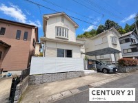 駐車2台可！広々ＬＤＫ約23.25帖！2026年4月　全室クロス張替！
リビングに収納スペース付
