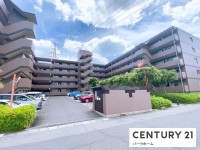 滋賀県草津市を中心とした不動産売買のセンチュリー21 パークホーム｜スタッフのオススメ物件や、オープンハウス・現地説明会など最新情報をお届け 天然木フルリノベーション！家具・照明付き！オール電化！南向き！3ＬＤＫ！