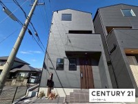 滋賀県草津市を中心とした不動産売買のセンチュリー21 パークホーム｜スタッフのオススメ物件や、オープンハウス・現地説明会など最新情報をお届け 駐車2台可！JR瀬田駅徒歩13分！高気密高断熱住宅！オール電化！
設備、収納充実！買い物施設等近く生活至便です！