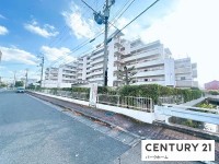 滋賀県草津市を中心とした不動産売買のセンチュリー21 パークホーム｜スタッフのオススメ物件や、オープンハウス・現地説明会など最新情報をお届け JR草津駅徒歩18分！3LDK＋サービスルーム！南東向き！ゆったりバルコニー！スーパー等徒歩5圏内！